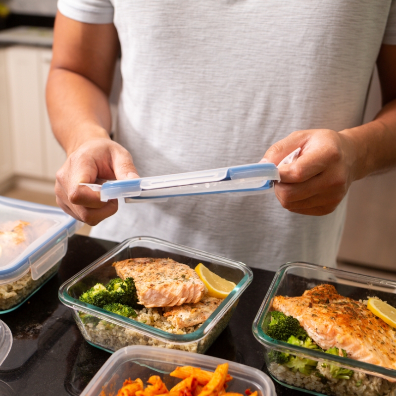 Meal prep containers with 1200-calorie portions for weight loss